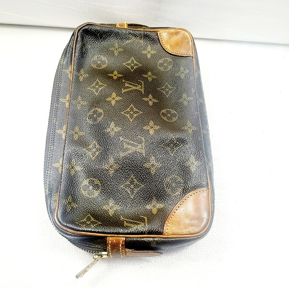 Louis Vuitton Leather Clutch Bag - Picture 7 of 8